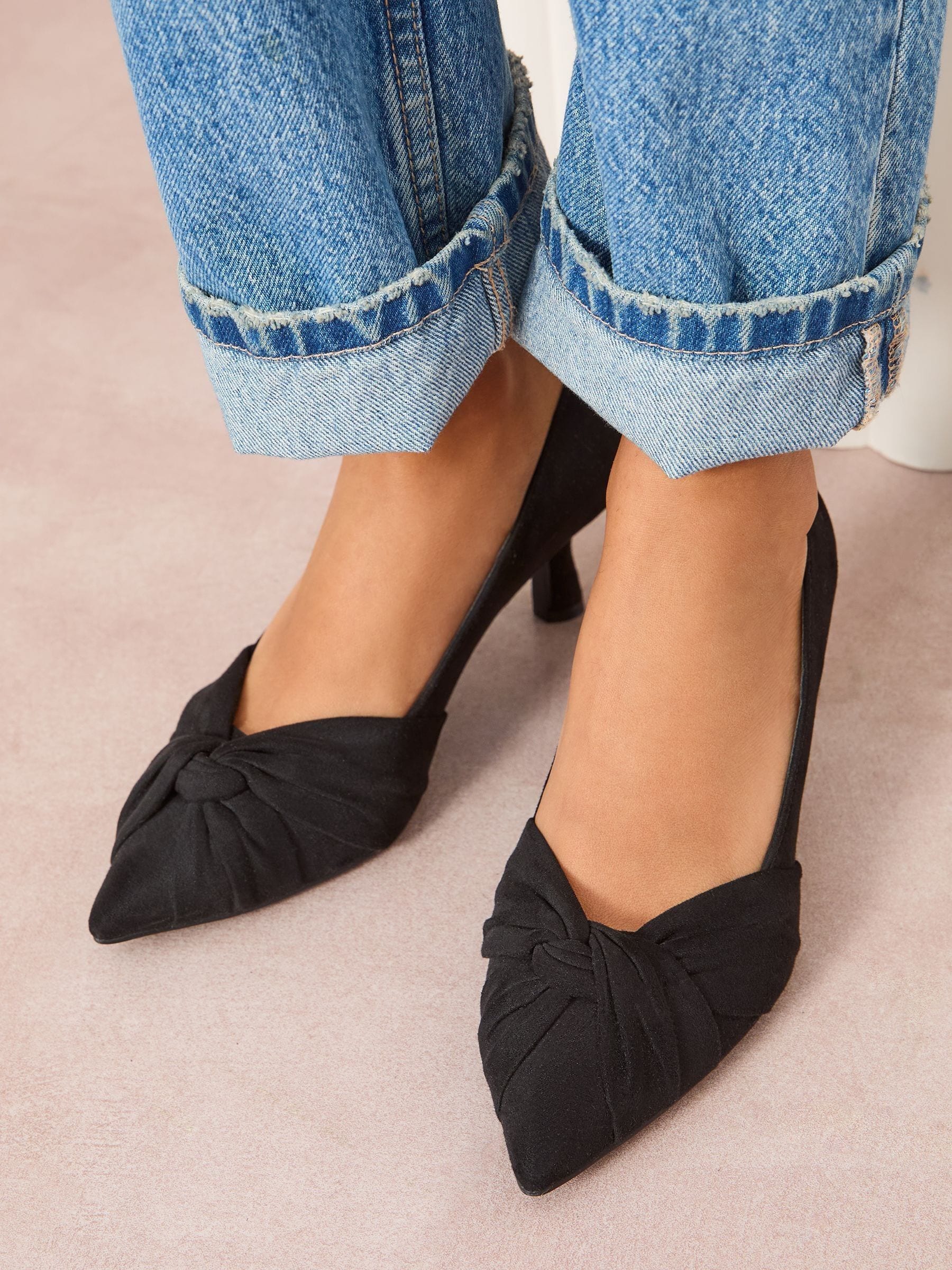 EN371 Black Twist Detail Kitten Heel Faux Suede Courts - Image 2